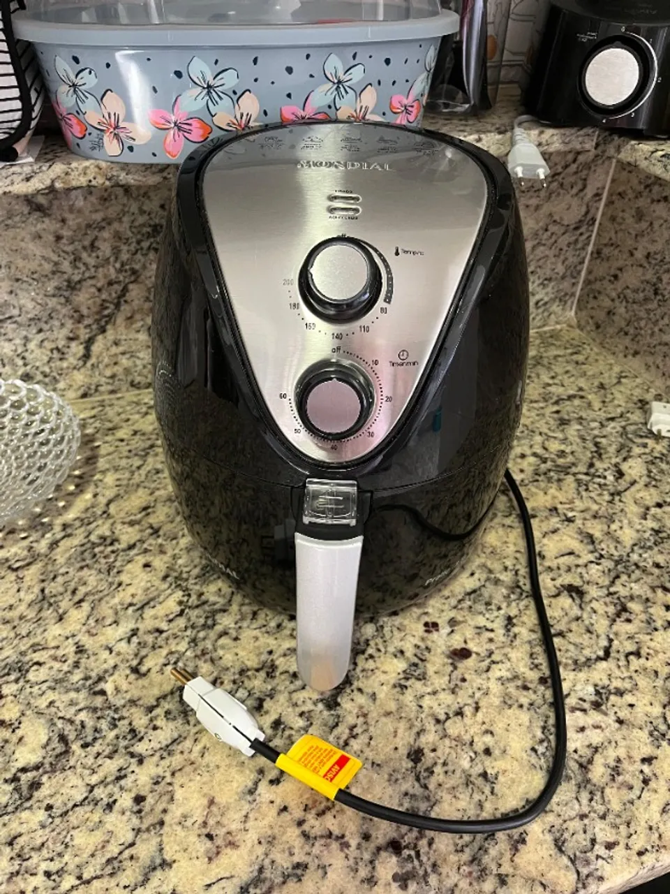 Air Fryer Mondial Pratic 3,5l Preta com detalhe metálico