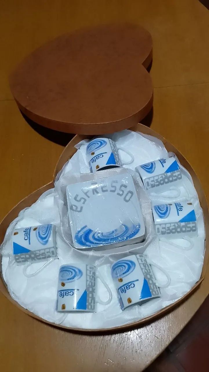 Jogo de xícaras de cafézinho expresso.