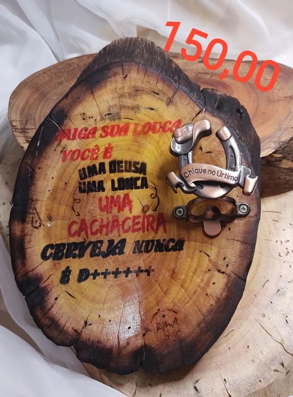 Placa Decorativa Artesanal com Abridor de Garrafa