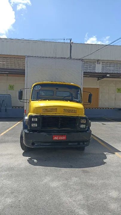 Caminhão Mercedes-Benz 1513 - Baú 8m pega 14paletes  - Foto 2