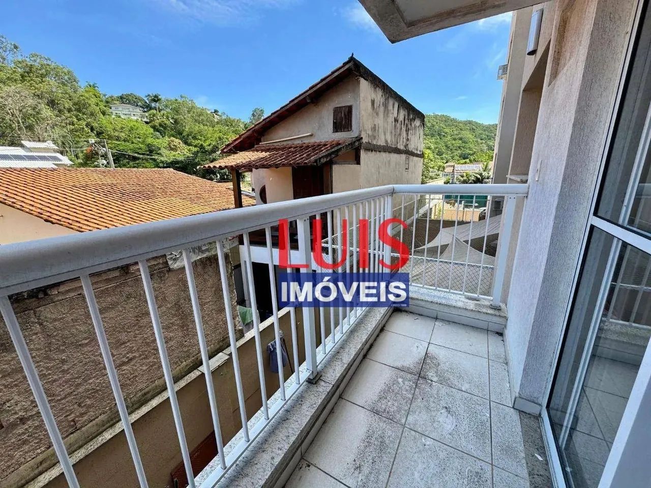 Apartamento com 2 dormitórios à venda, 57 m² por R$ 290.000 - Pendotiba - Niterói/RJ AP208