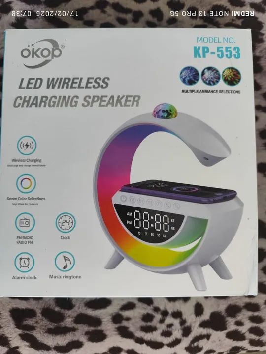 Luminária G RGB Colorida com Relógio Caixa de Som Bluetooth e Carregamento por Indução. - Foto 4