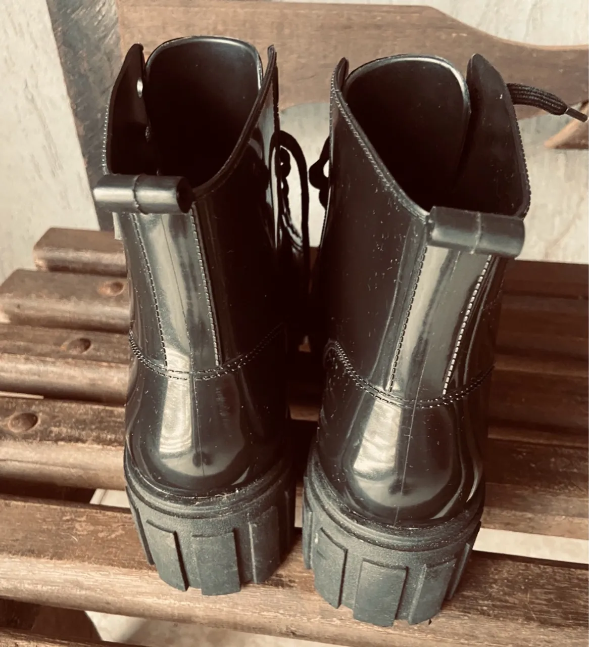 Botas pretas de cano curto