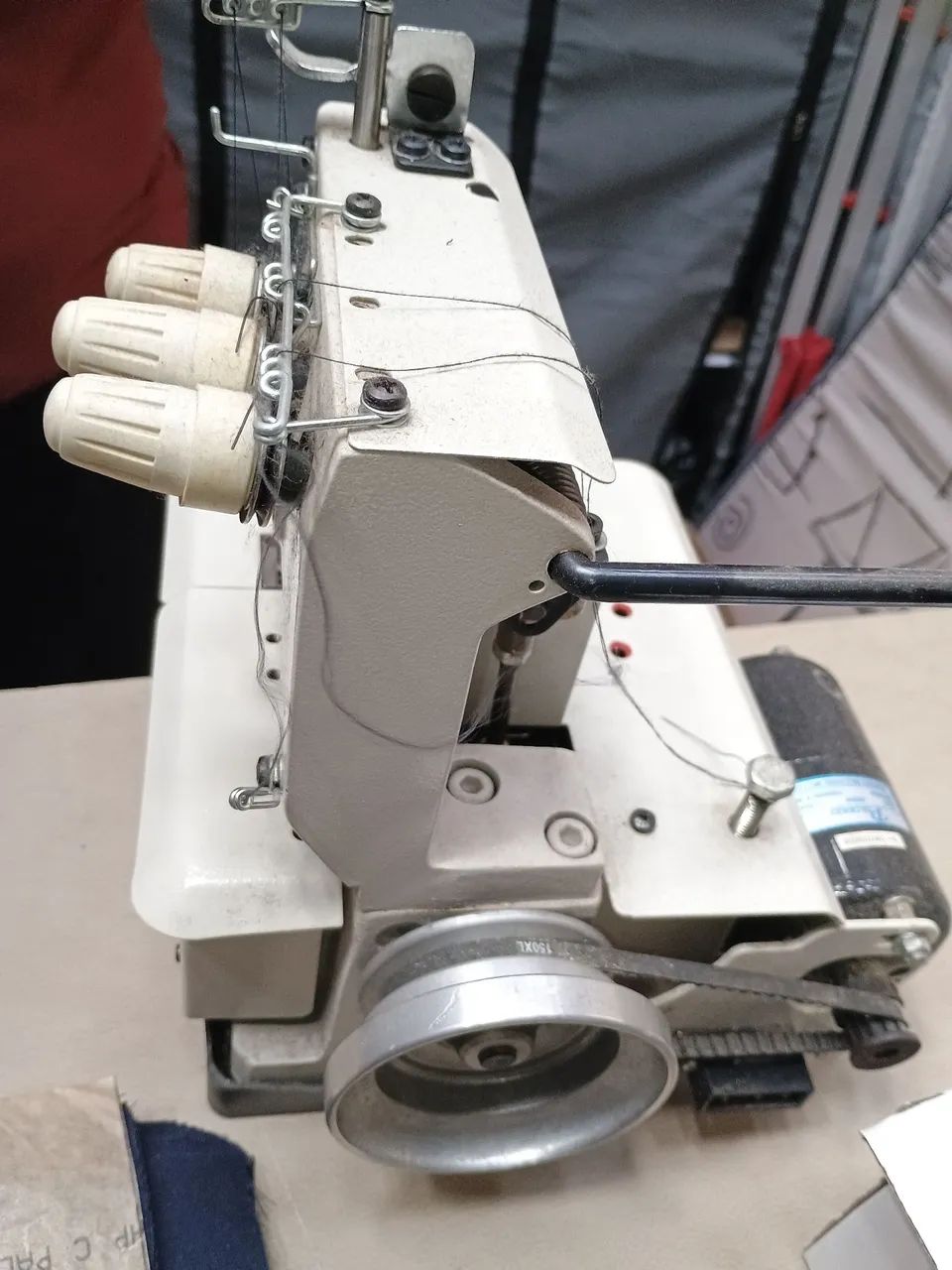 Vendo máquina de costura Galoneira Bracop semi-nova  - Foto 5