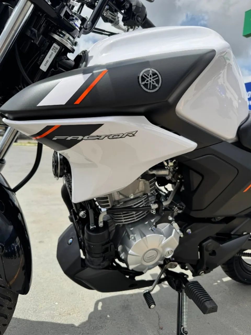 Nova Factor 25/25 + Emplacamento e capacete!!!