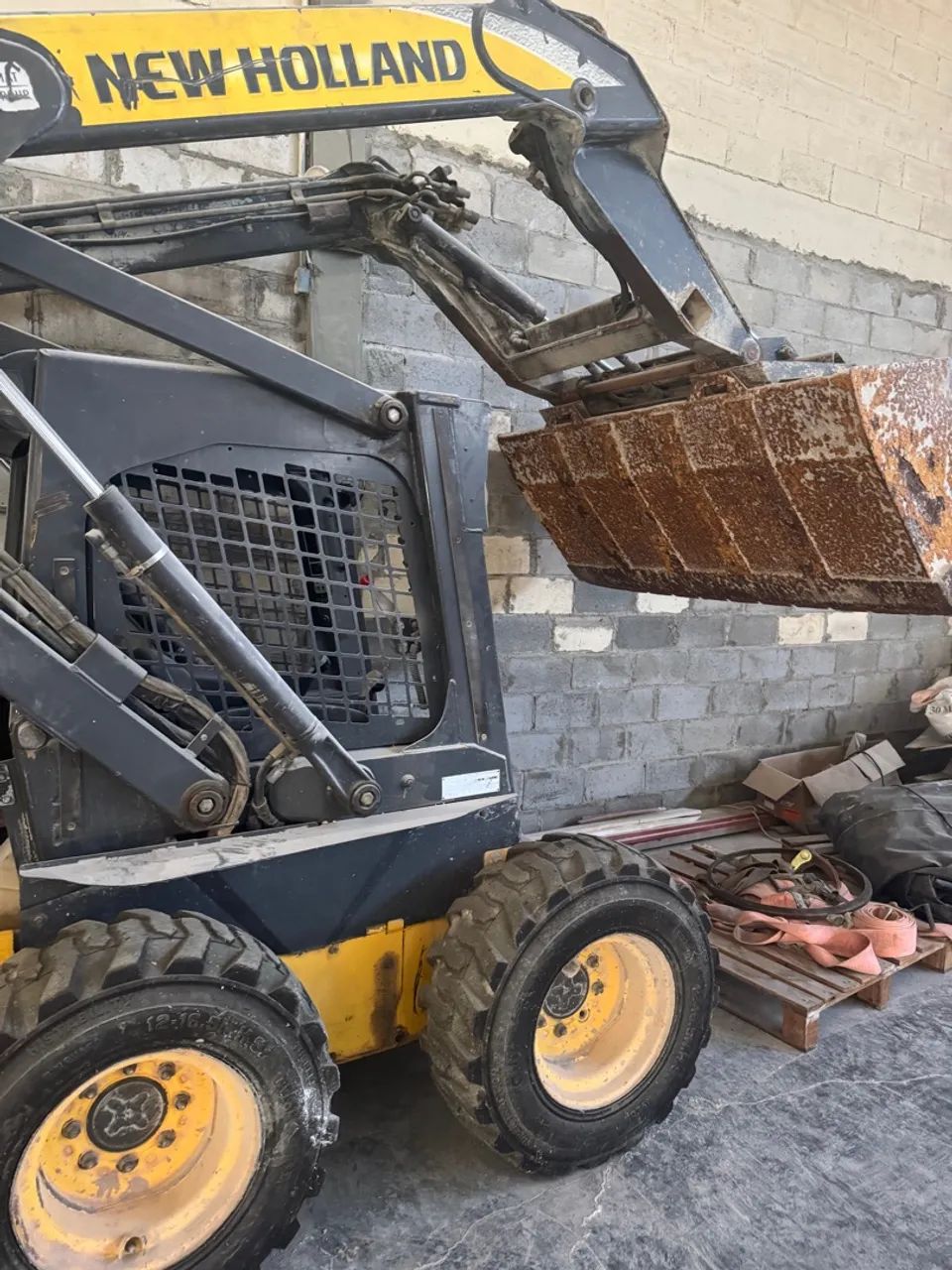 PROMOCAO Mini carregadeira new holland bob cat VENDA RAPIDA