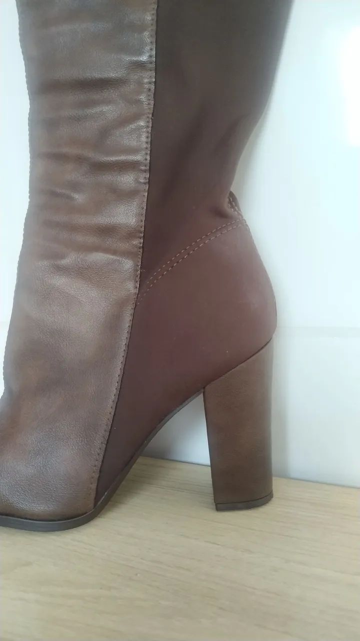 Bota cano alto marrom  - Foto 3