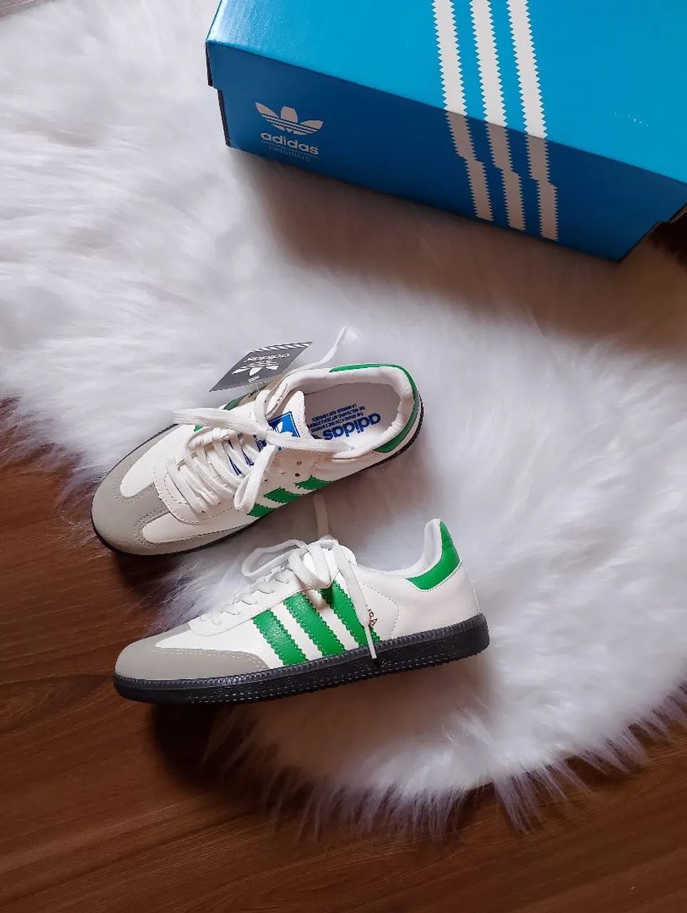 Adidas Samba Branco com Detalhes Verdes - Foto 2