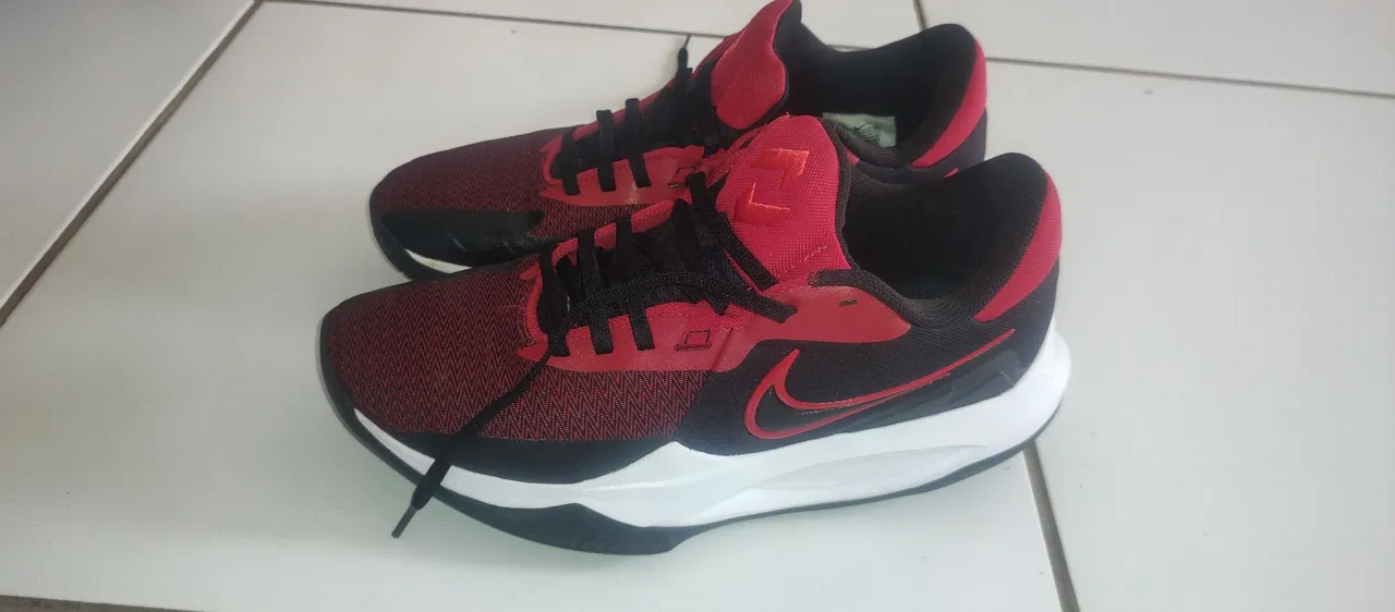 Tênis Nike Vermelho e Preto