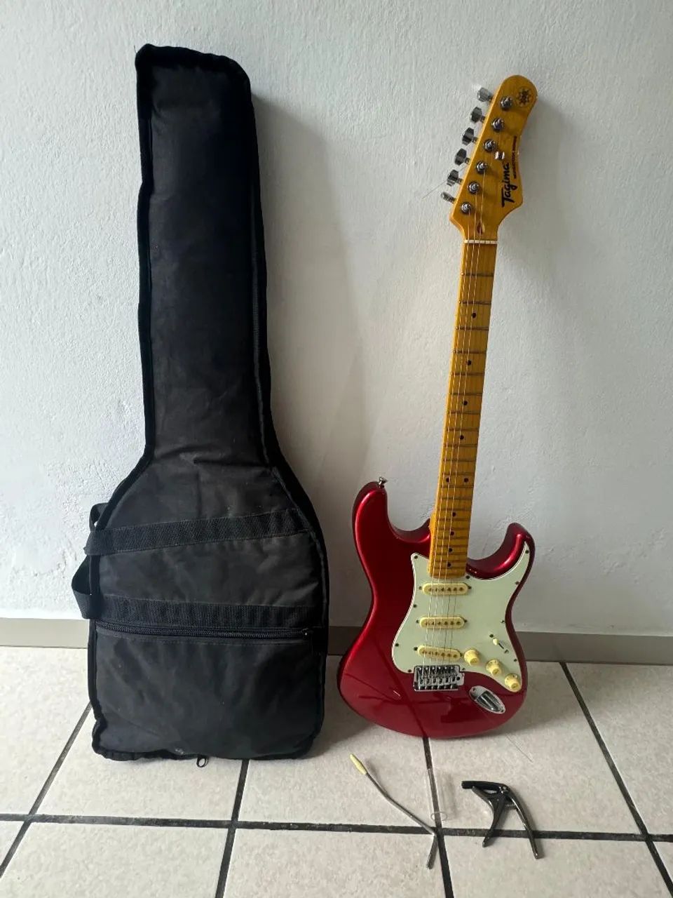 Guitarra Tagima Stratocaster TG530 - Regulada e com acessórios! - Foto 4