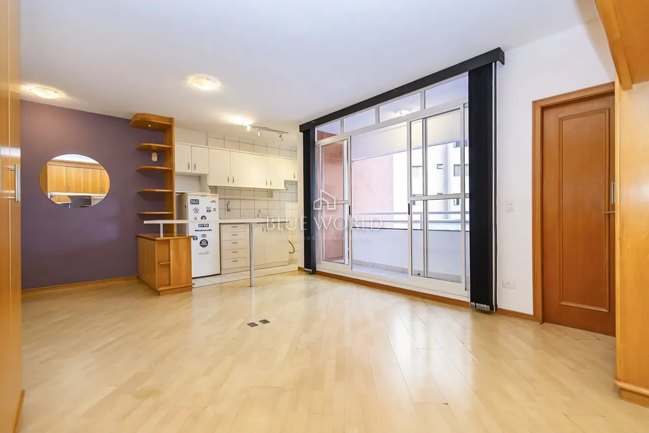 Studio no Bigorrilho com Vaga de Garagem e Elevador