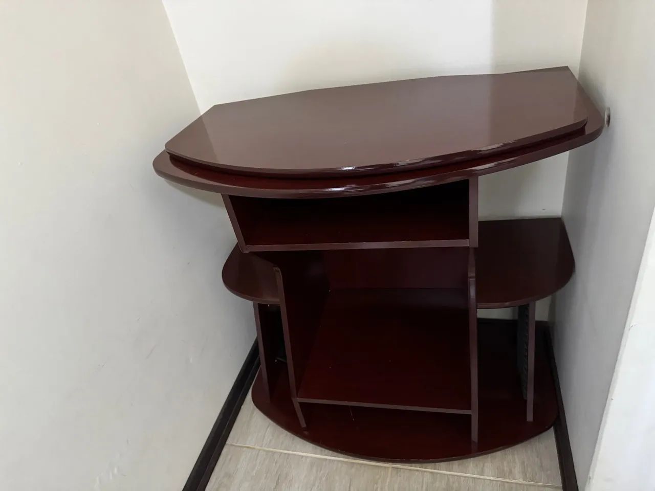 Oportunidade Rack reforçado de TV em mogno - usado - bem conservado. - Foto 4