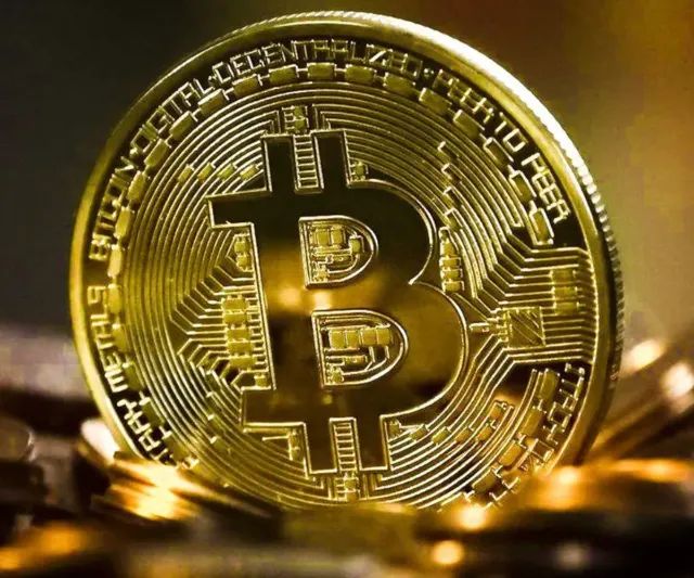 Linda Moeda Física Bitcoin Dourada Para Colecionadores e Entusiastas de Criptomoedas - Foto 3