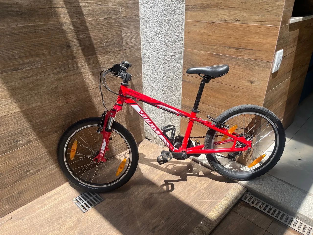 Bicicleta Specialized Infantil hot rock aro 20