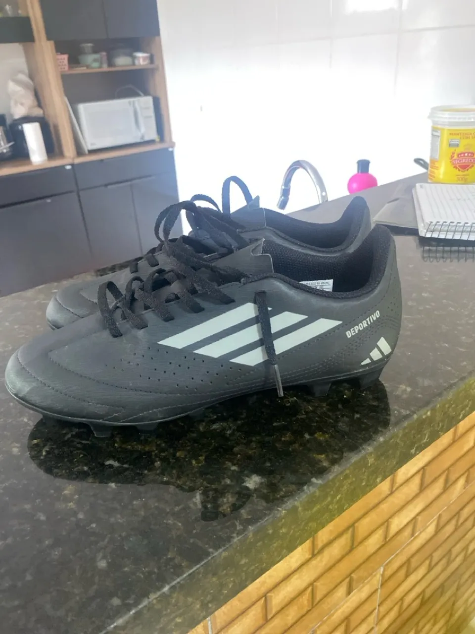 Chuteira de trava adidas