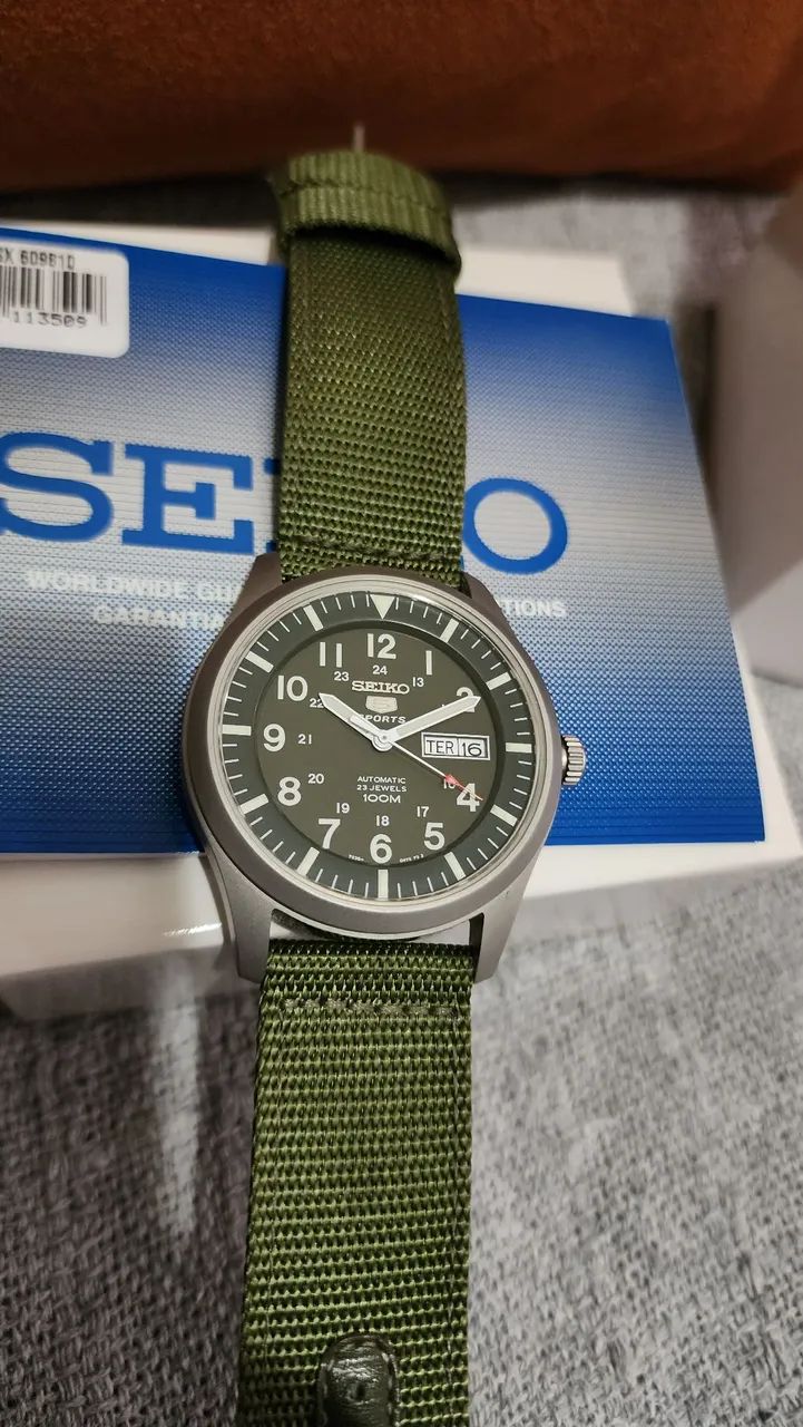 Relógio Seiko 5 Automático verde Militar.