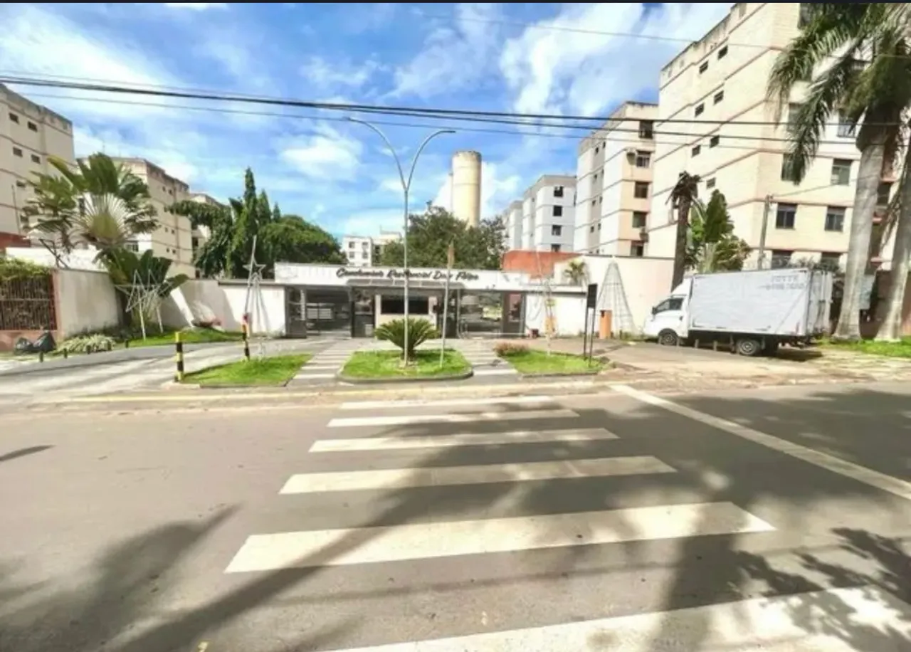 Vendo apartamento três quartos segundo andar