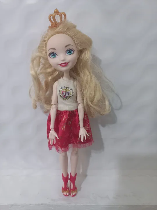 Boneca Apple White Ever After High