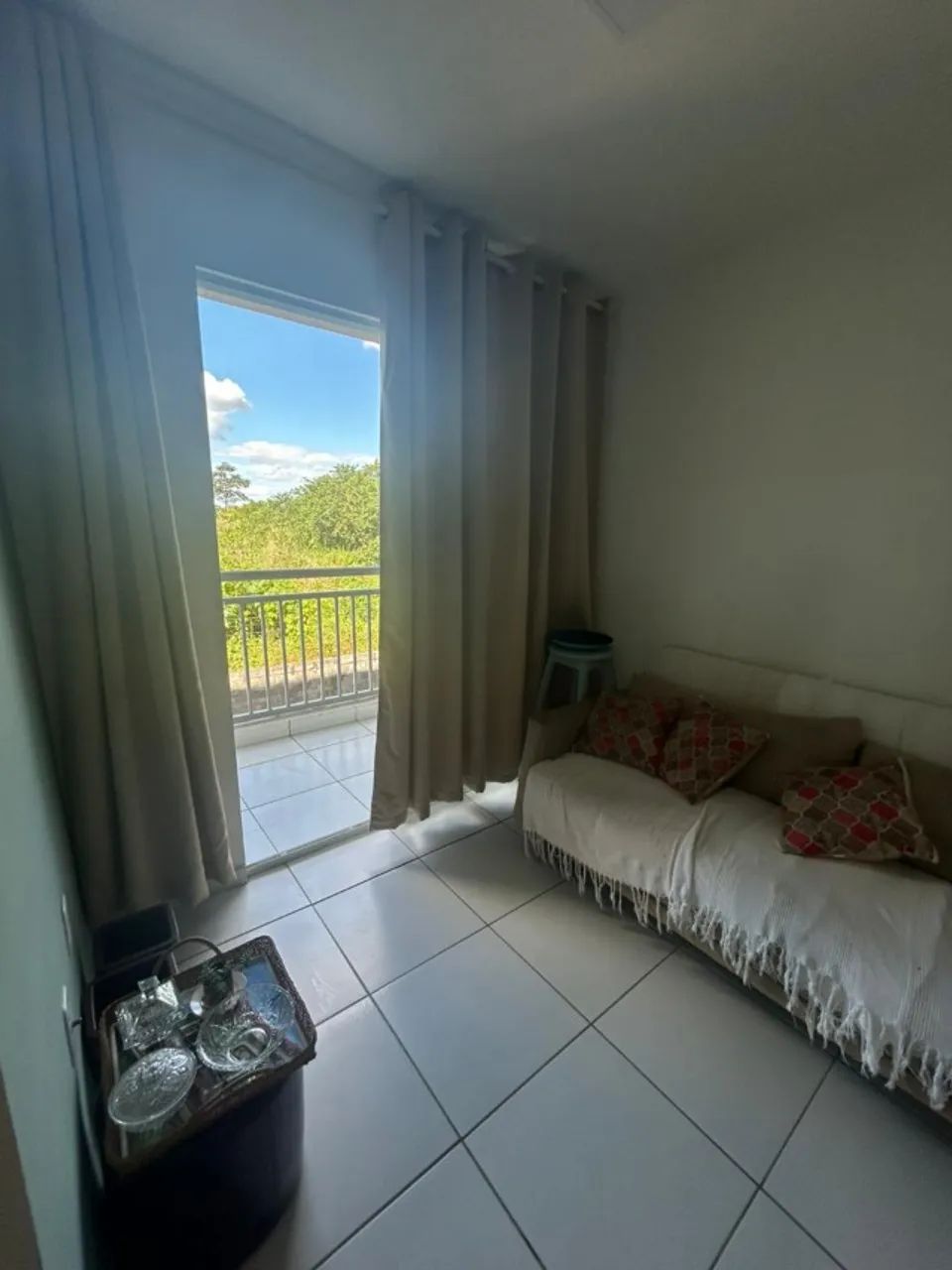 Apartamento dois quartos mobiliado com varanda