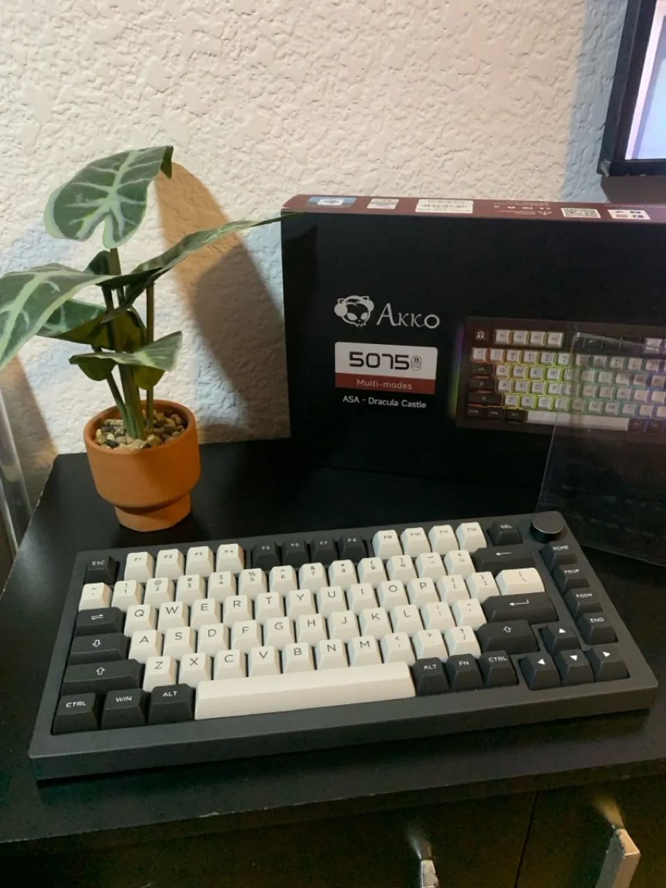 Teclado Mecânico Akko 5075B Plus Dracula Castle - Multimodo, Hot?swap, Ótimo Estado
