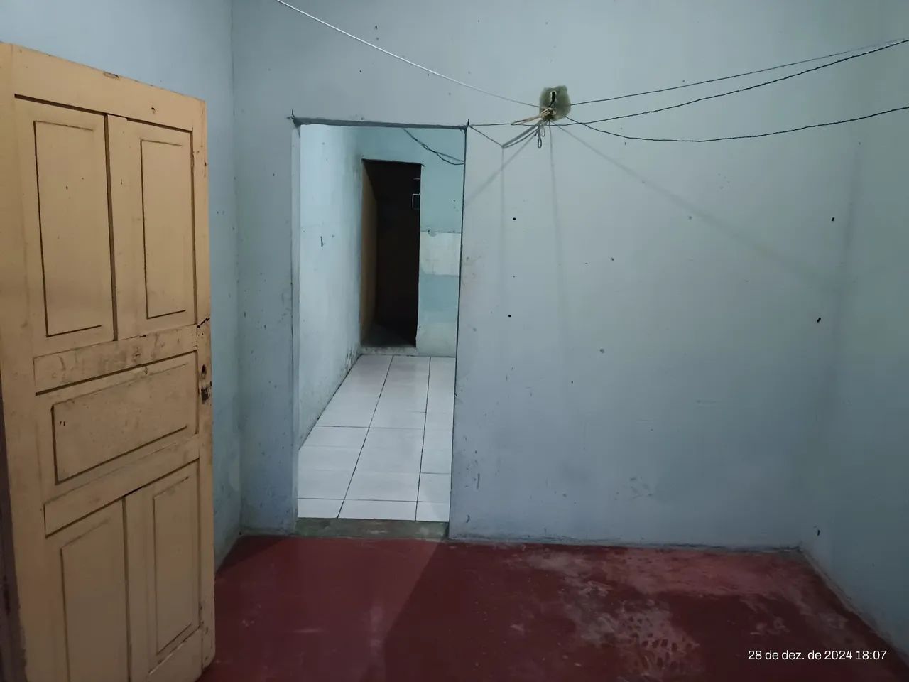 ALUGA-SE QUARTO 