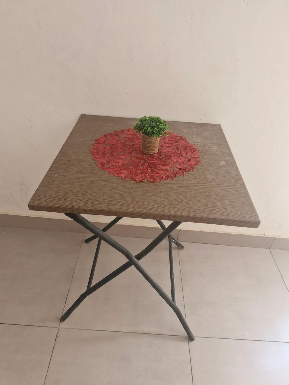 Mesa dobrável de ferro