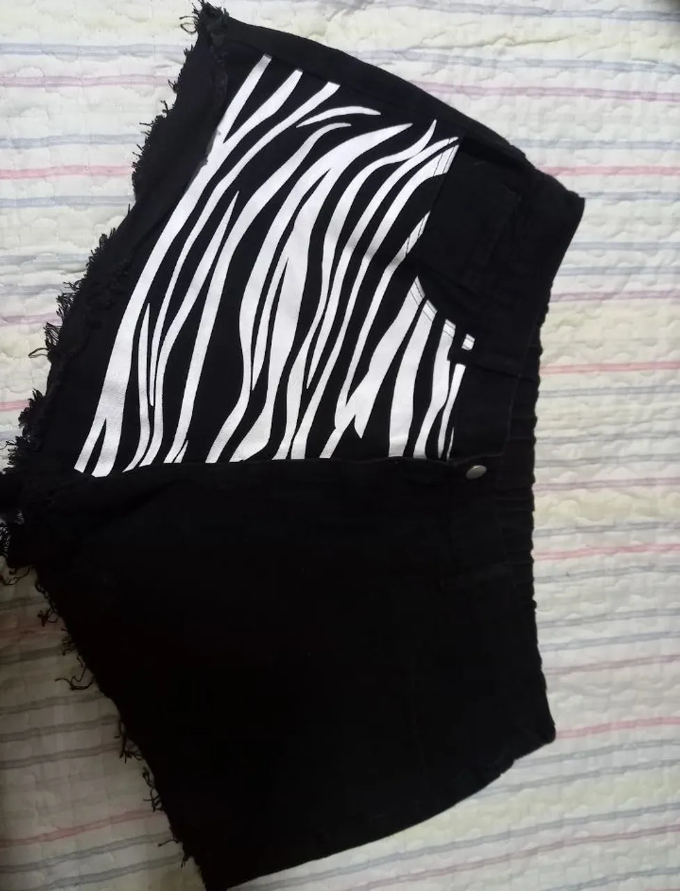 Shorts Jeans com Estampa Zebra