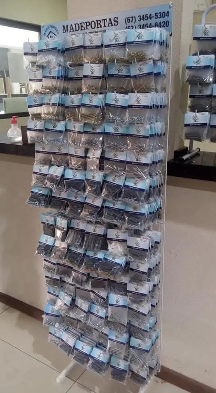 Parafusos Diversos com Expositor R $ 2.999.00