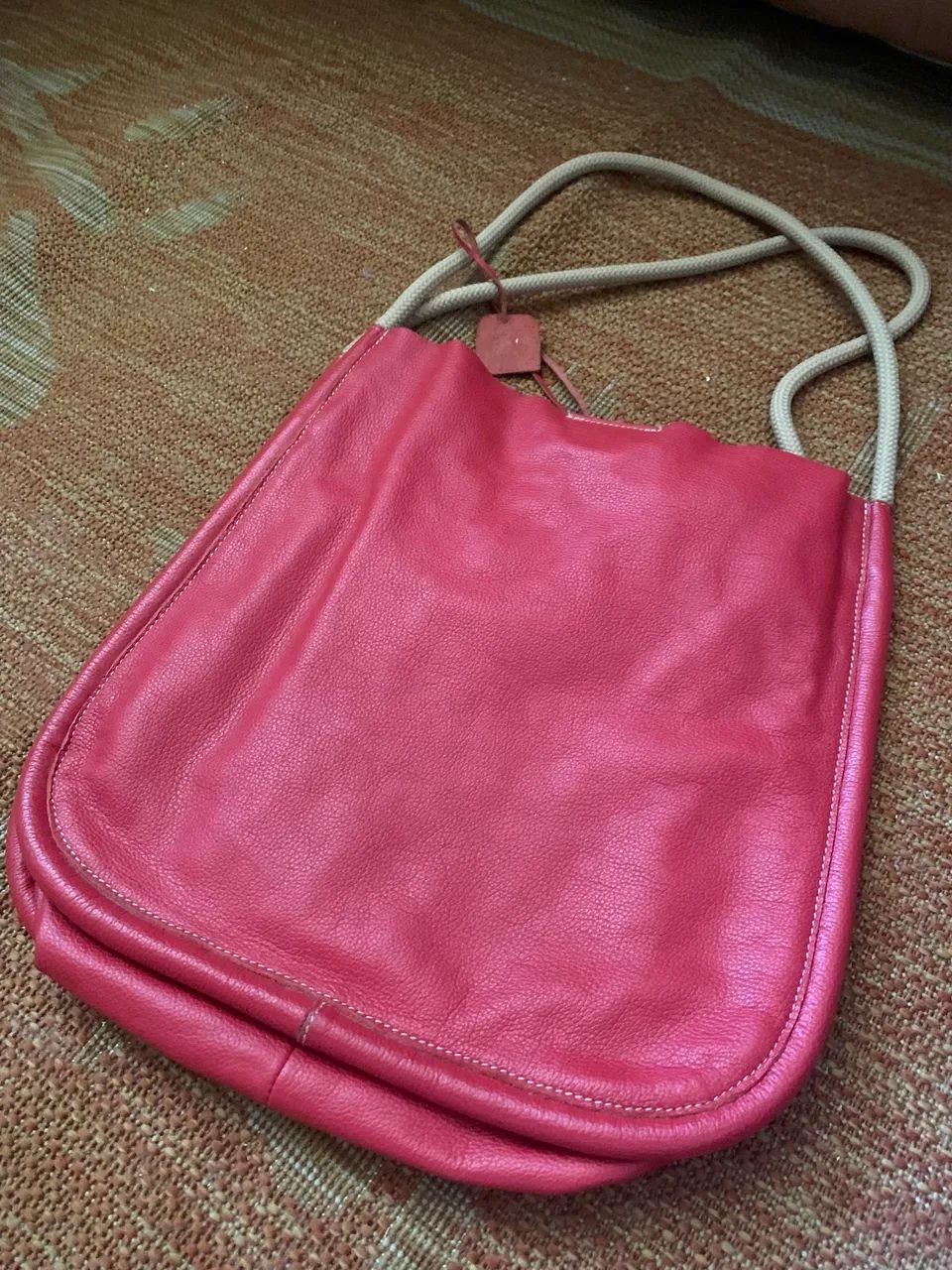 Linda bolsa em couro legítimo cor vermelha  - Foto 2