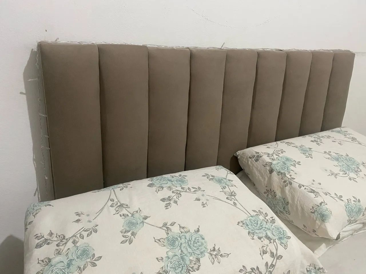 Cabeceira de Cama em Suede Bege - Foto 2
