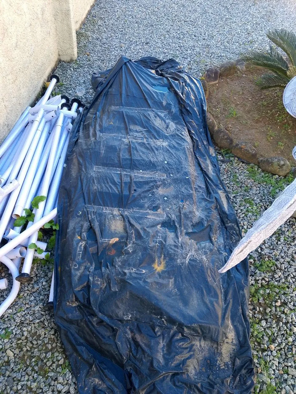 Vendo piscina de 15mil litros, usada e desmontada no ponto de montar e tomar banho,