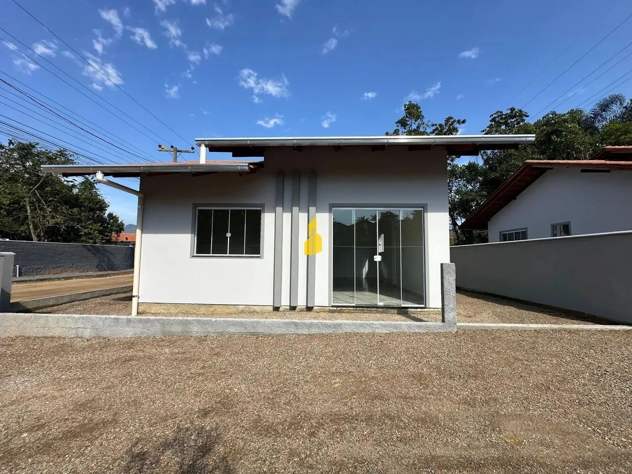 Casa á venda no Bairro Araponguinhas