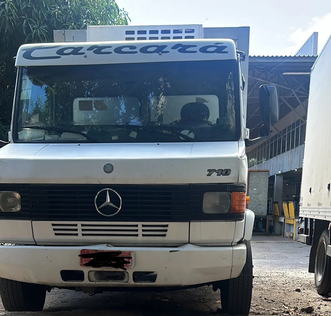 Mercedes 710/2008 Plus em perfeito estado