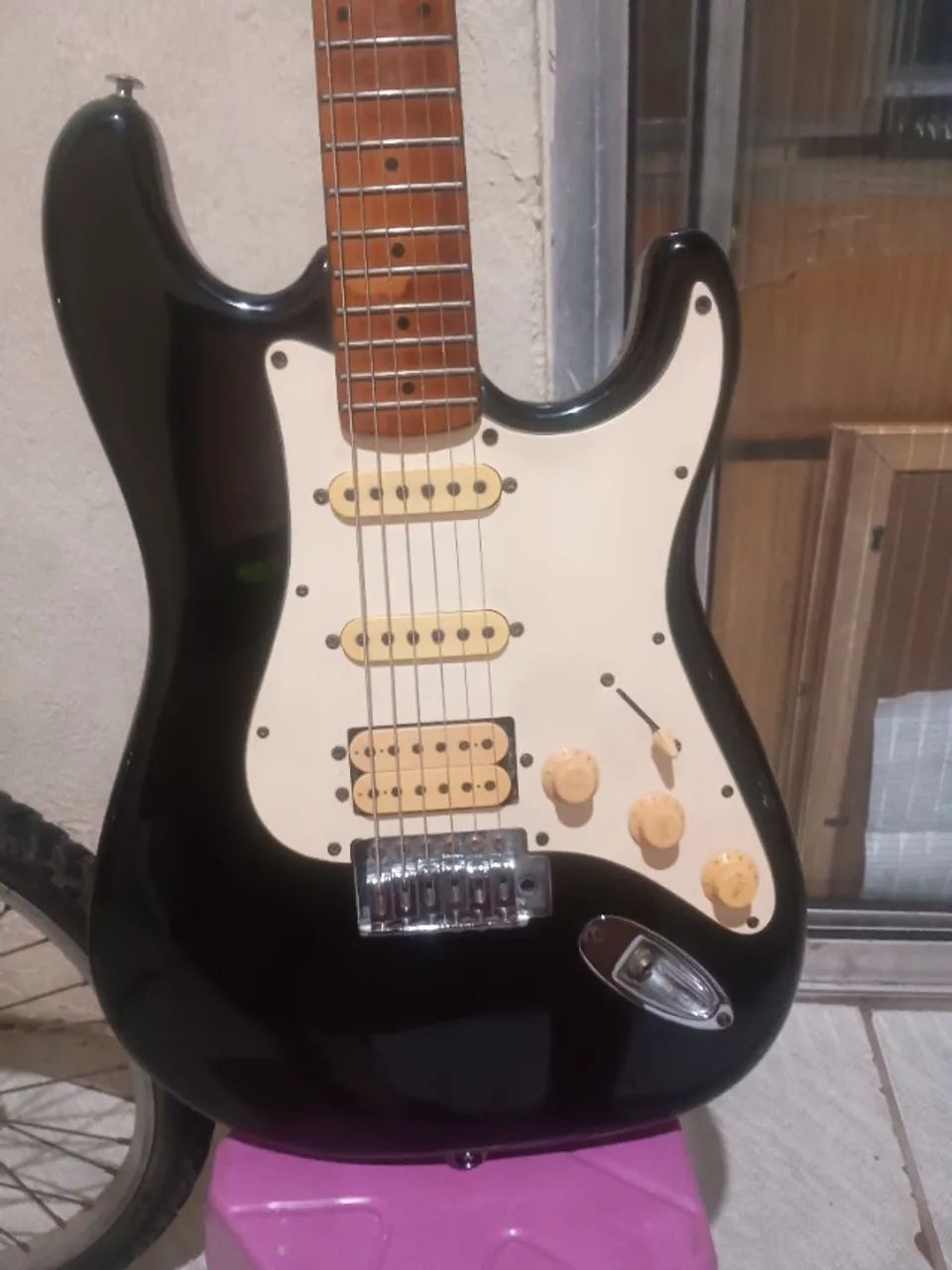 Guitarra Washburn Lyon 