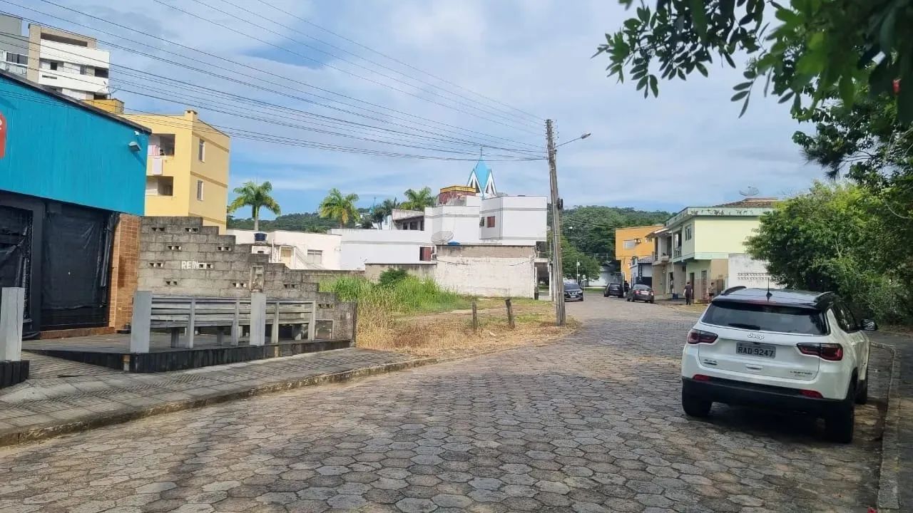 Casa modificada para comercio, localizada no centro de Siderópolis. - Foto 4