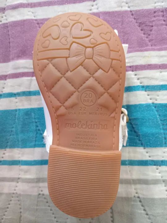 Sapatinhos Bebê - Brancos com Laço tam 20 - Foto 3