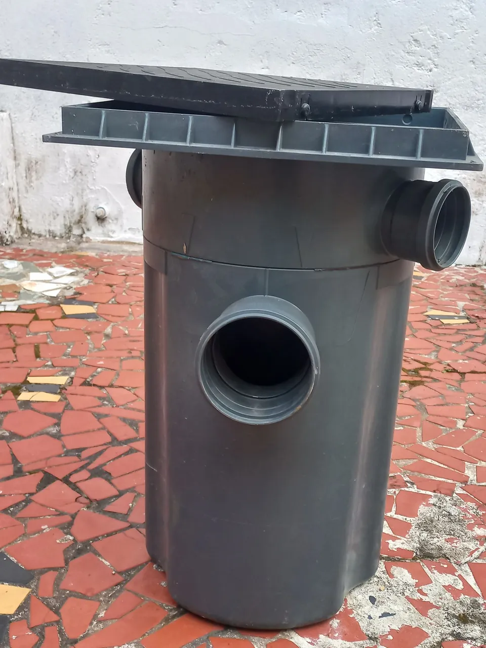 Caixa de passagem de esgoto tigre