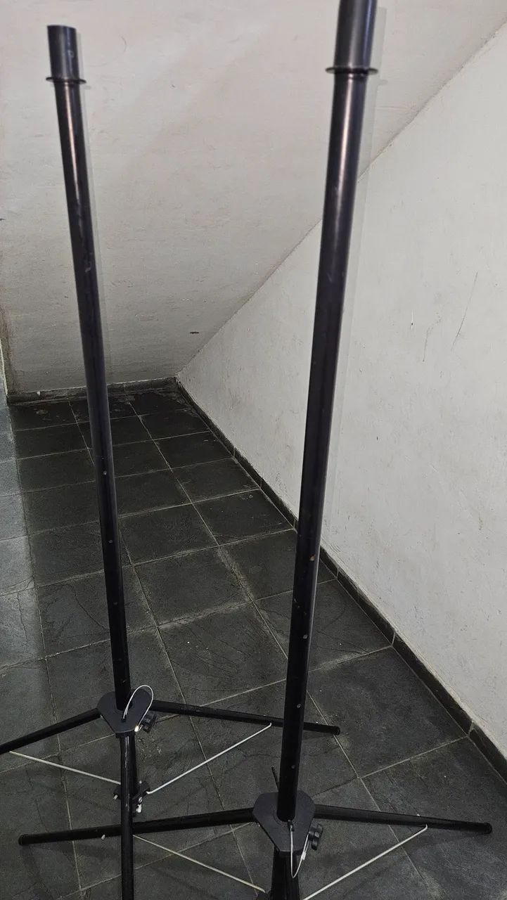 2 Pedestais para Caixas de Som ativa e passivamente (Usada) | Par de Tripés - Foto 4