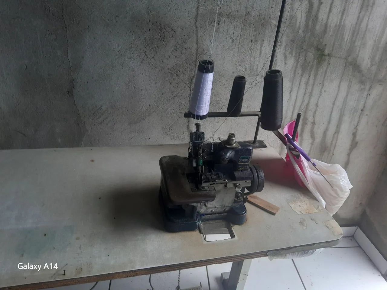 Máquina de Costura Overlock Industrial