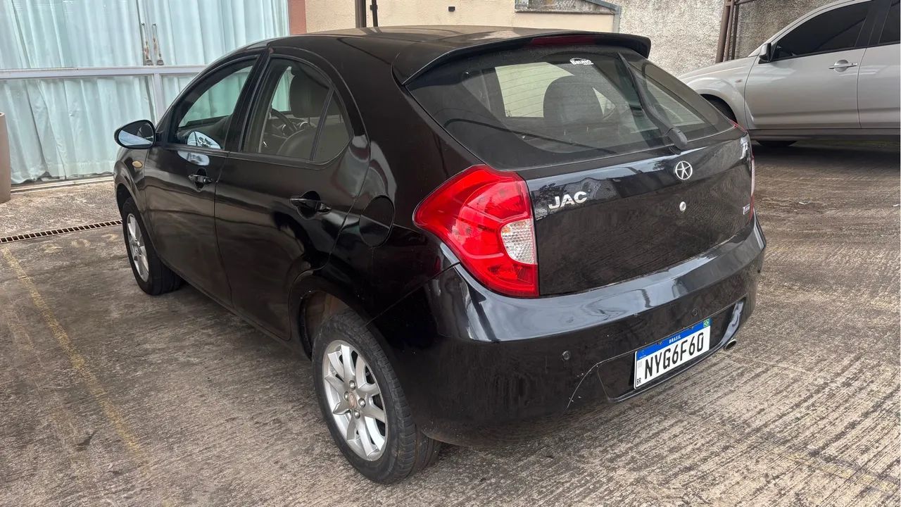 Jac J3 preto