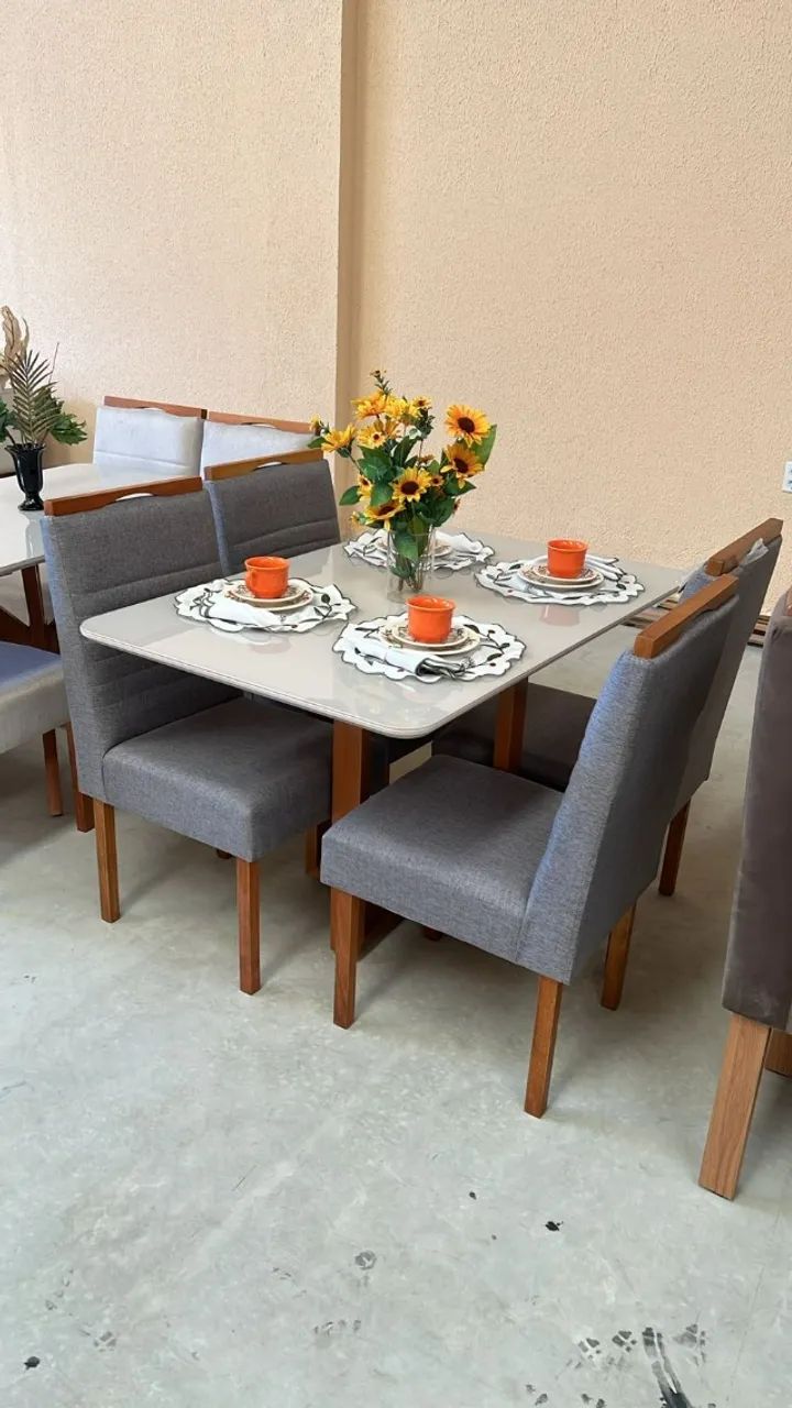 Conjunto Sala De Jantar Com Tampo Em MDF e Vidro Laqueado E Cadeiras Em Madeira Maciça 