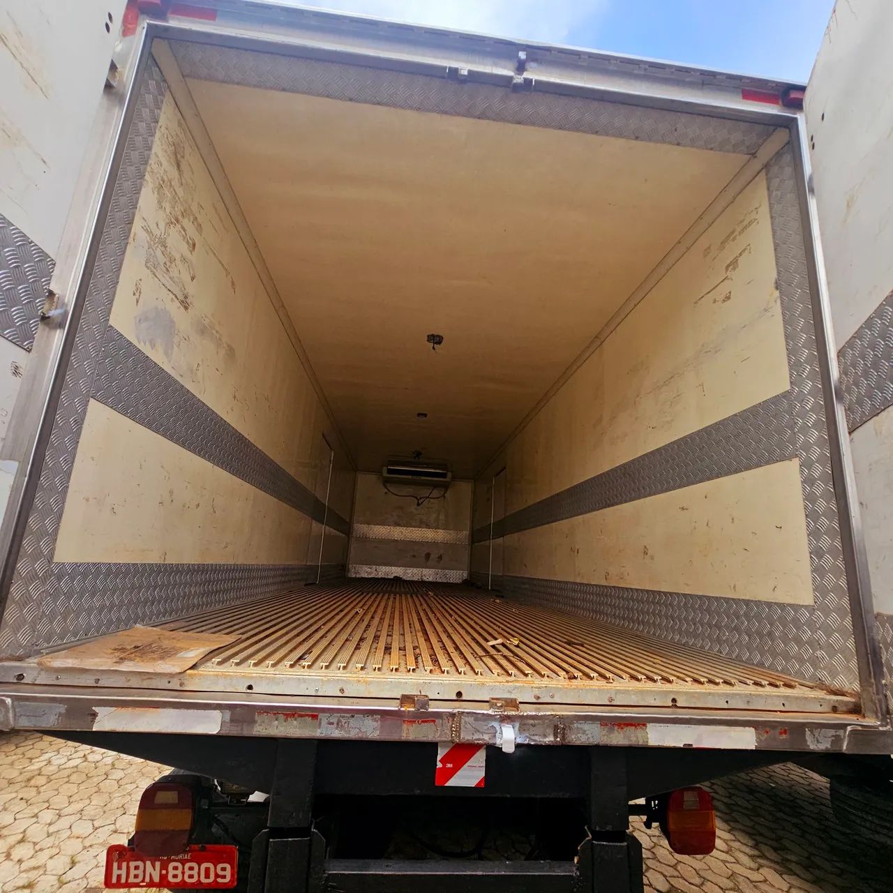 Caminhão 24.250  (2009) com baú de  refrigerado  - Foto 13