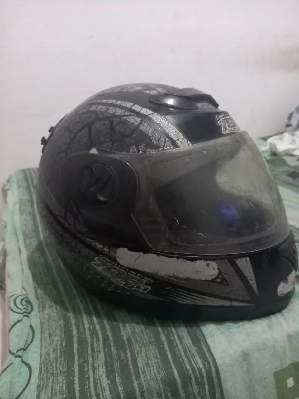 Capacete de Moto - Preto com Desenho - Foto 3
