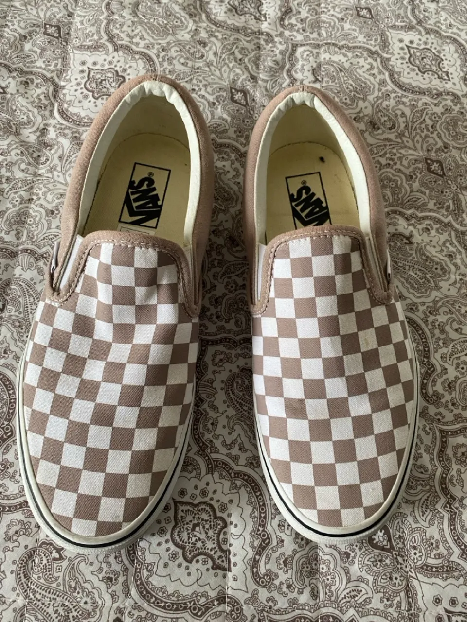 Tênis Vans Slip-On Bege e Branco Quadriculado