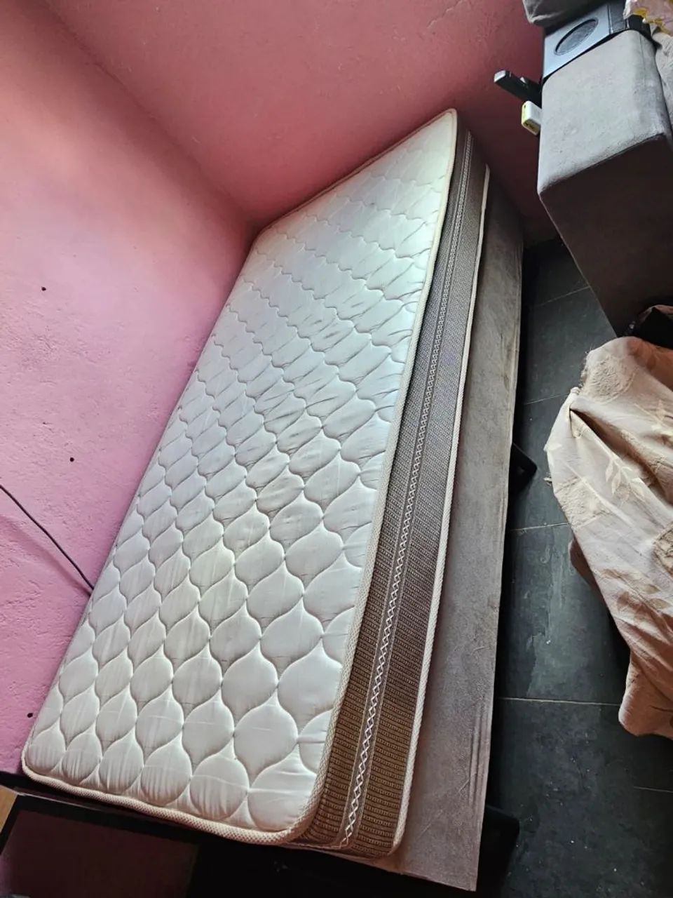 Cama box com colchão solteiro - 2 meses de uso - Foto 3