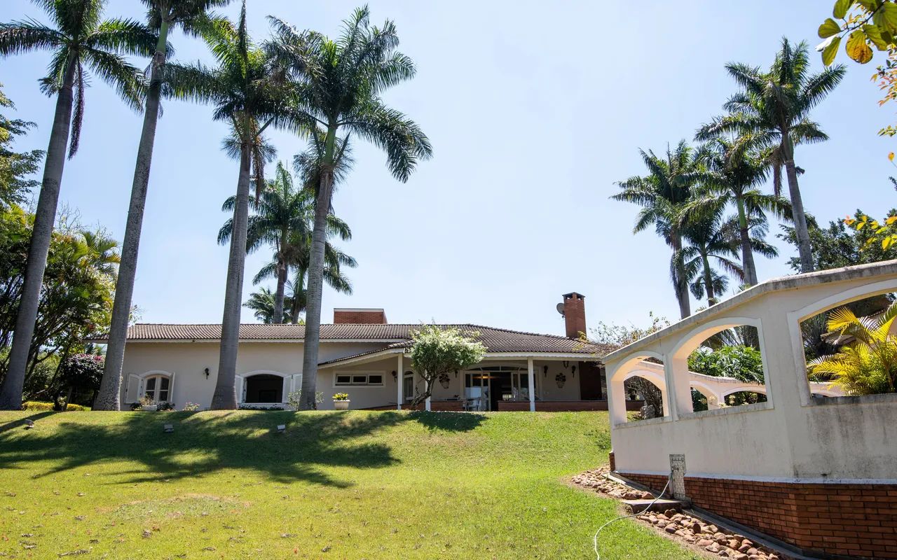 Casa em condomínio alto padrão na cidade de Valinhos, com terrenos amplos, rodeado de área - Foto 3