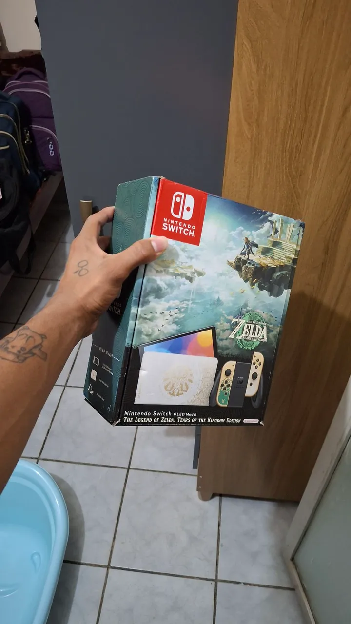 Nintendo Switch OLED - The Legend of Zelda: Tears of the Kingdom