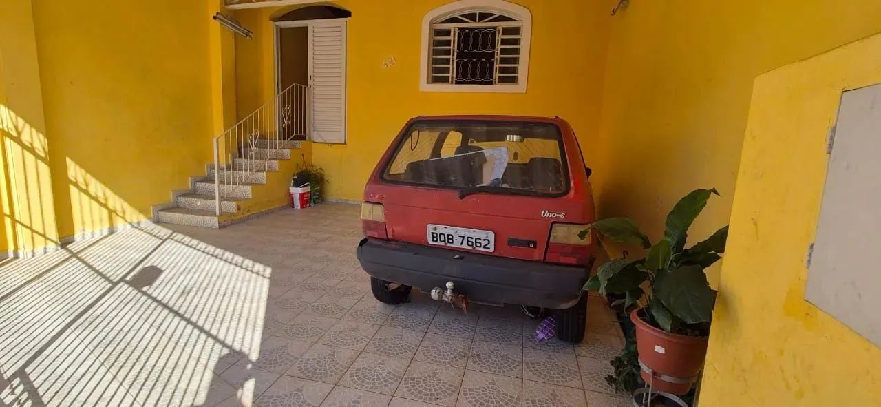 Casa em bairro com ótima localização e quintal amplo - Foto 4