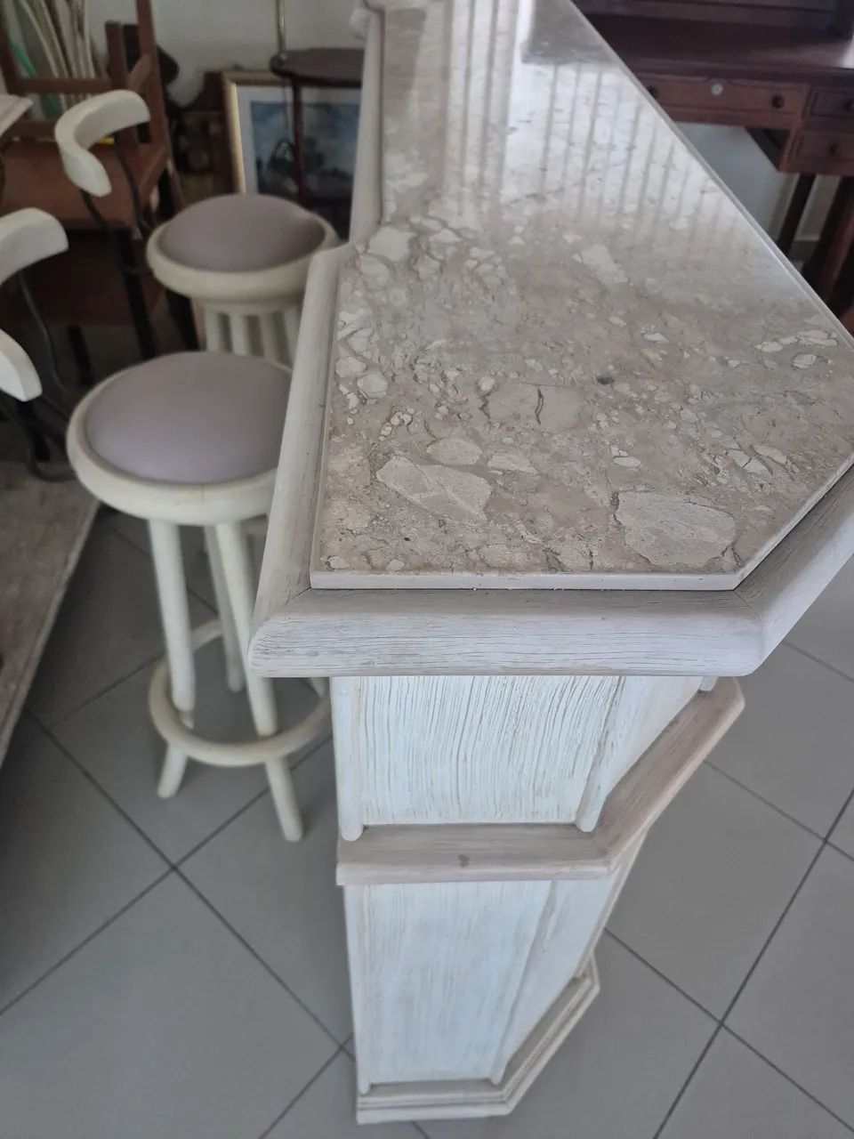 BALCÃO COM BANQUETAS - Foto 3