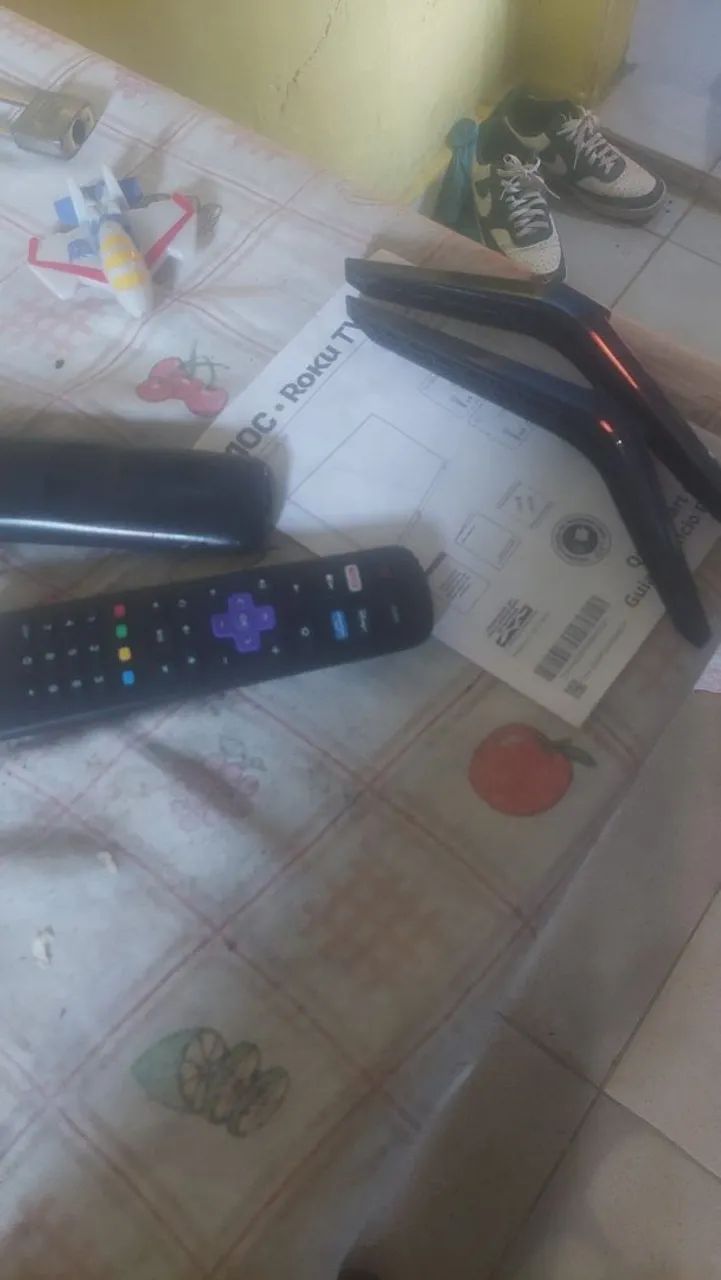 TV Smart 43 polegadas roku com 3 mês de garantia da loja ainda  - Foto 2